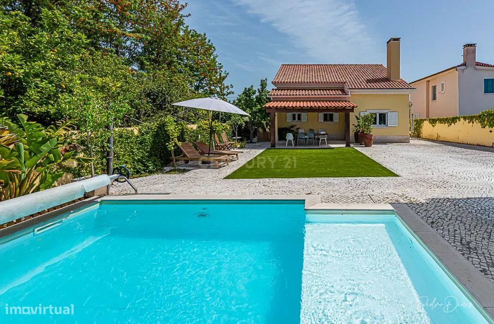 Moradia Isolada com Piscina e Garagem em Azeitão 670m2