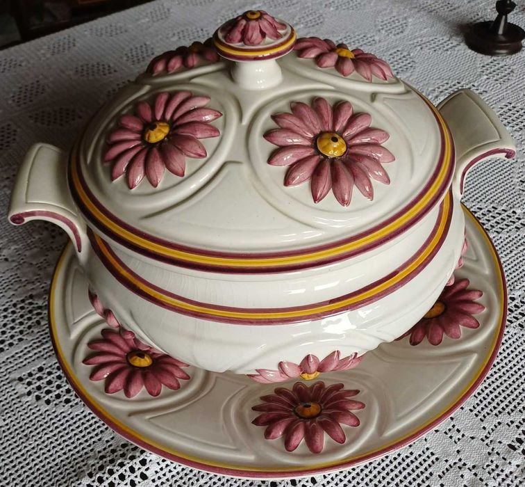 Terrina redonda/ Centro de mesa, c  prato e floral rosa pintado à mão - Olaria de Alcobaça