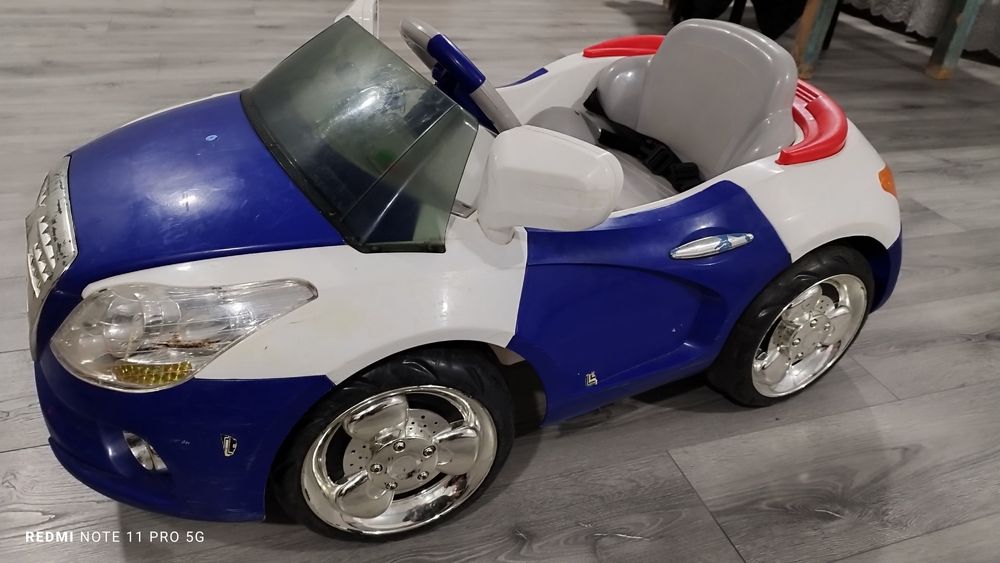 Дитячий автомобіль