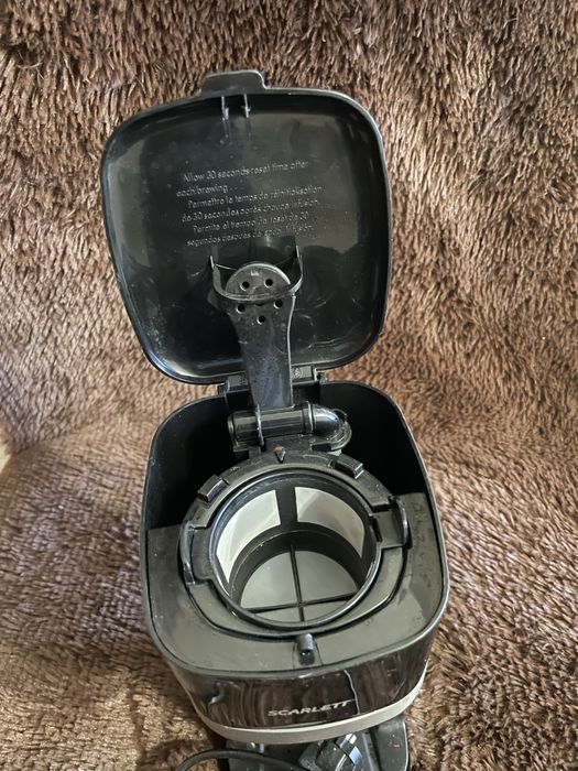 Крапельна кавоварка Scarlett SC-CM33002 — 500 грн