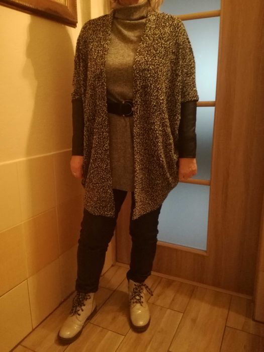 Krótki kardigan damski