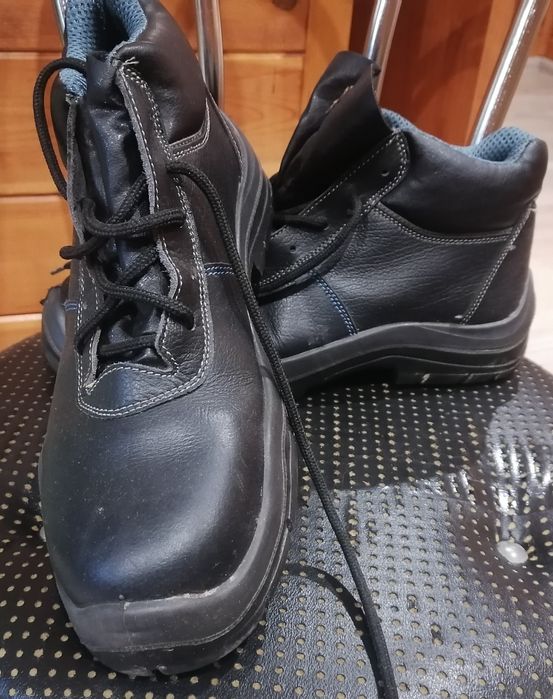 Робочі чоботи з металевим носком