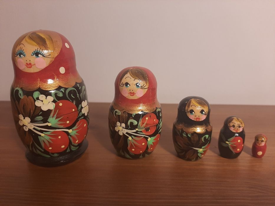 Matrioskas em madeira pintada e talhada à mão psi natal