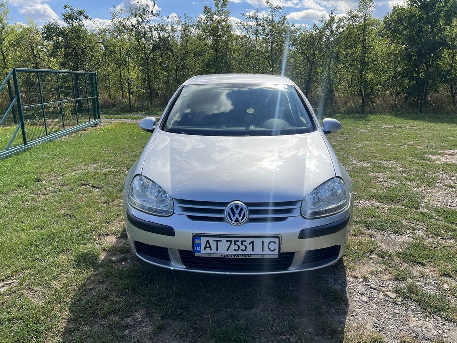 Автомобіль Фольксваген гольф 5