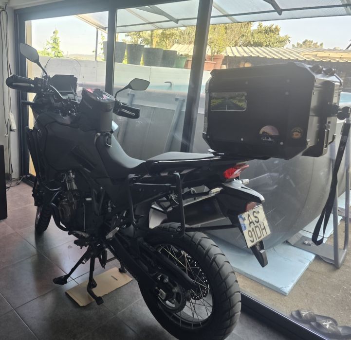Honda africa twin adventure 1100 com apenas 6200kms