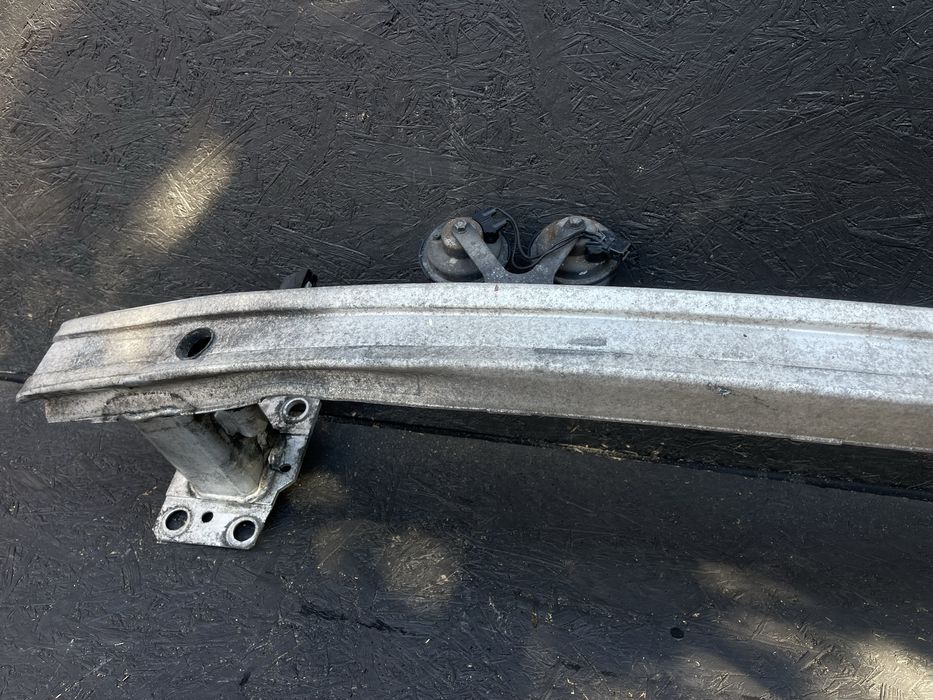 Підсилювач переднього бамперу Рено Меган3 Уселитель бампера Megan3