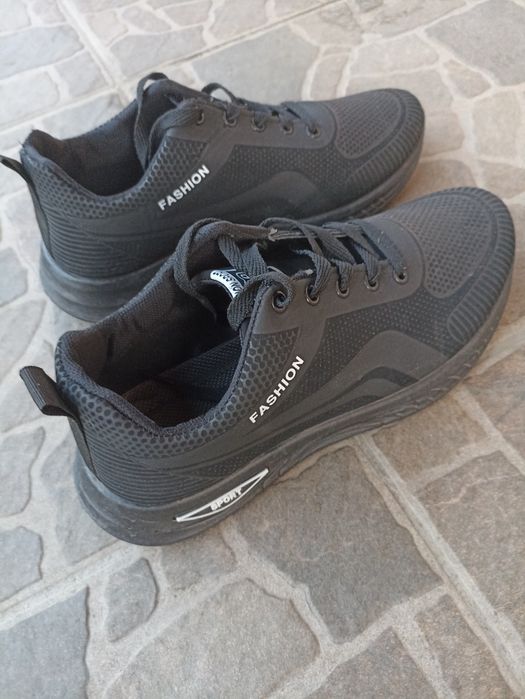 Кросівки чоловічі