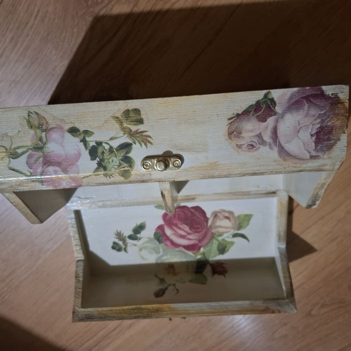 Продам деревянную шкатулку