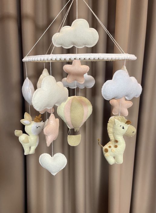 Мобіль в дитяче ліжечко