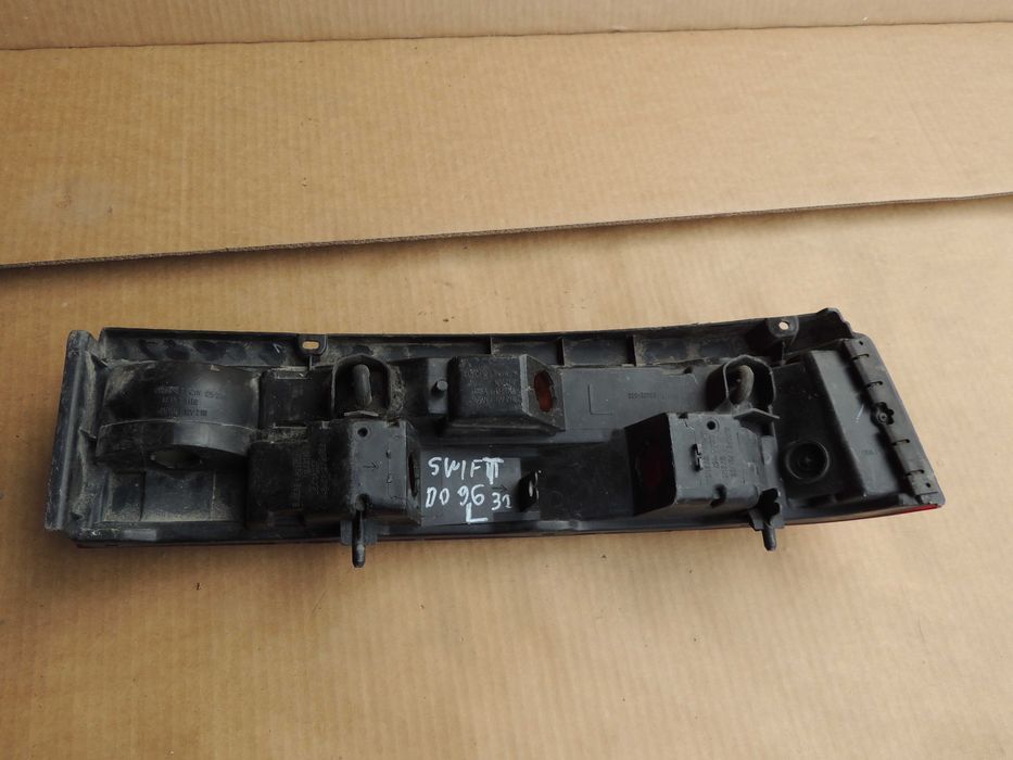 Lampa tył tylna lewa europejska Suzuki Swift II 2 MK2 89,90,91,92-96
