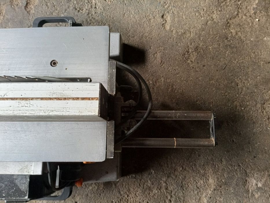 Máquina de esquadria