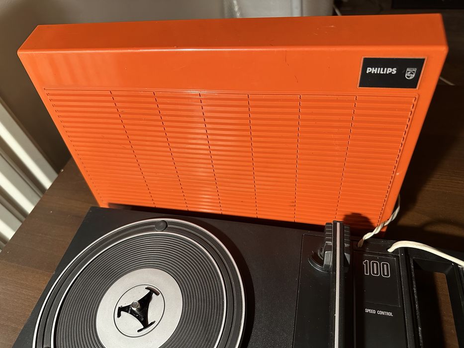 Gramofon Philips ze wzmacniaczem i głośnikiem
