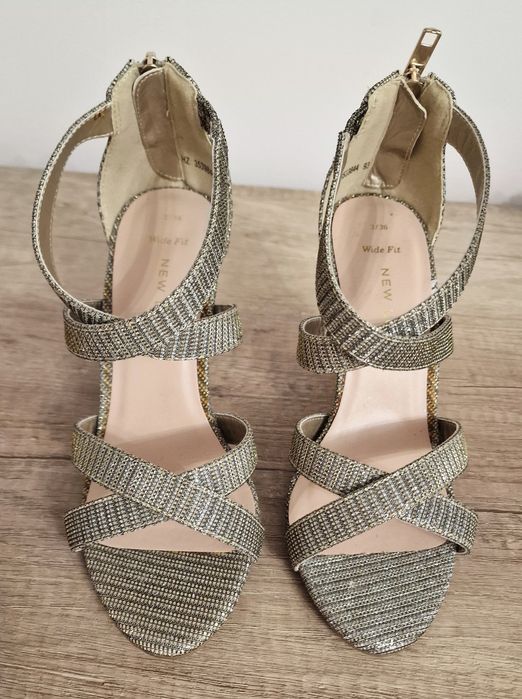 Sandałki na obcasie "New Look"