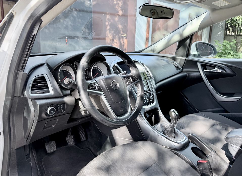 Opel Astra J 1.6 CDTI Kombi