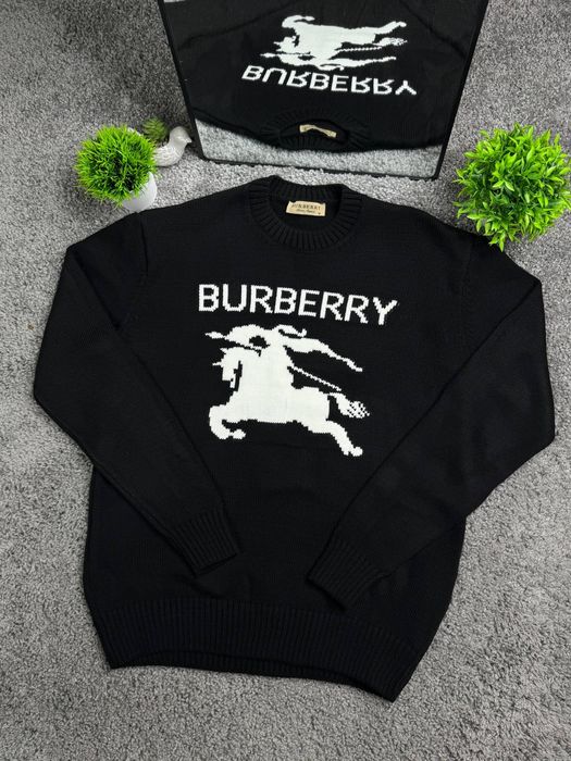 Светр від бренду Burberry