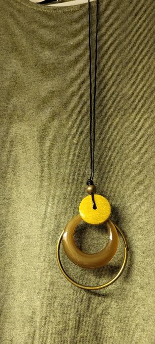 Obłędny sweterek khaki prosto z Włoch,wisior gratis.