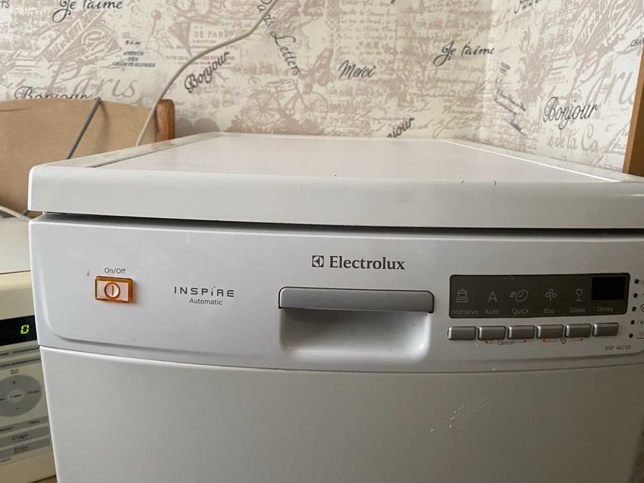 посудомийна машина Electrolux