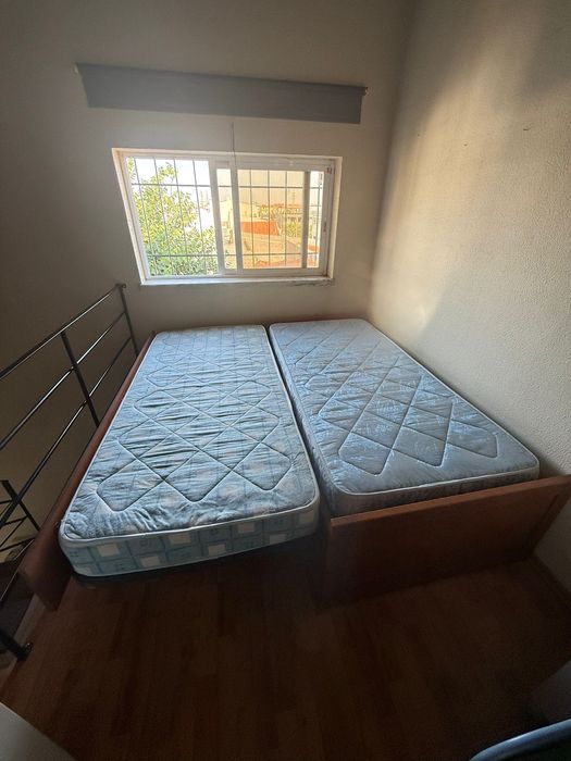 Cama dupla com gaveta + 2 colchões