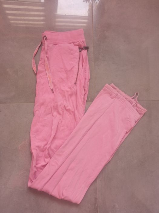 Różowe długie dresy