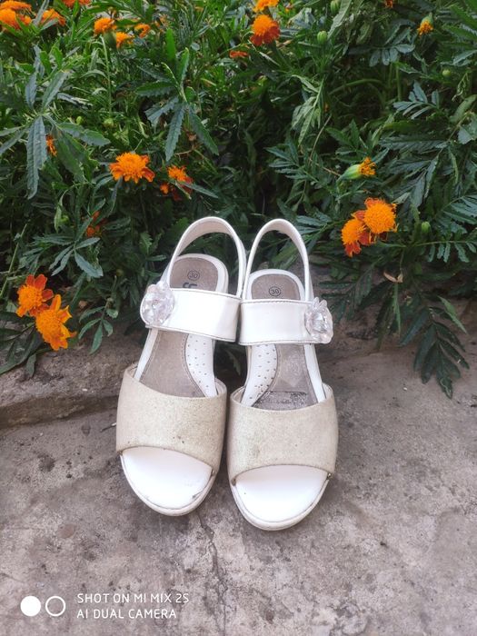 Босоніжки на дівчинку