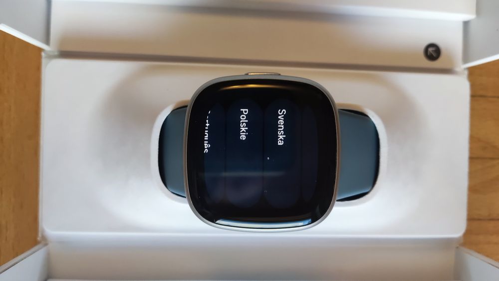 Fitbit Versa 4 niebiesko-platynowy