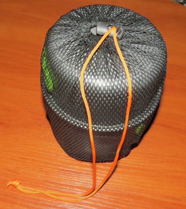 Туристичний посуд (котелки та інше), ножі