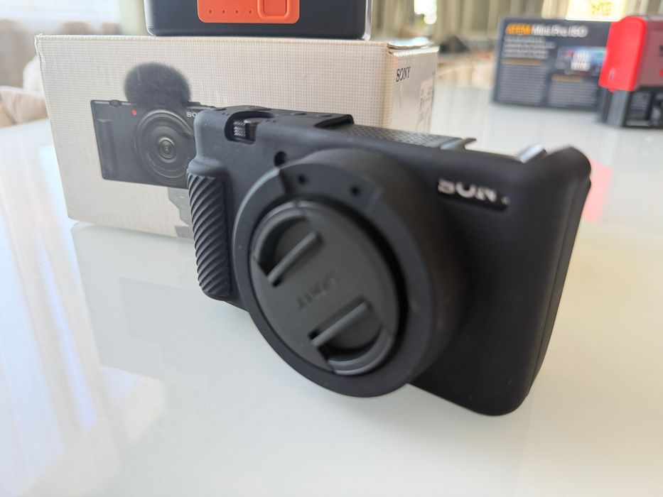 Sony ZV-1F + 3 oryginalne baterie + ładowarka + etui silikonowe | Stan idealny