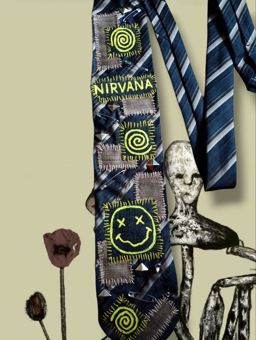 Krawat inspirowy zespołem Nirvana