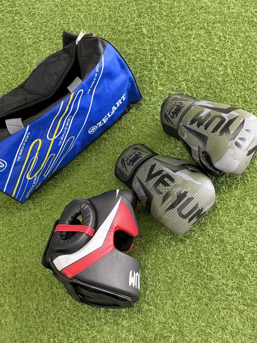 Шолом боксерський Venum  Боксерські рукавиці Venum Impact 12 oz