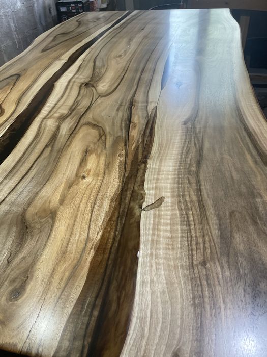 Стіл з горіха 2/1 м з епоксидною смолою