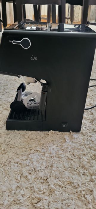 Продам кавоварку Delonghi EPC 31.21