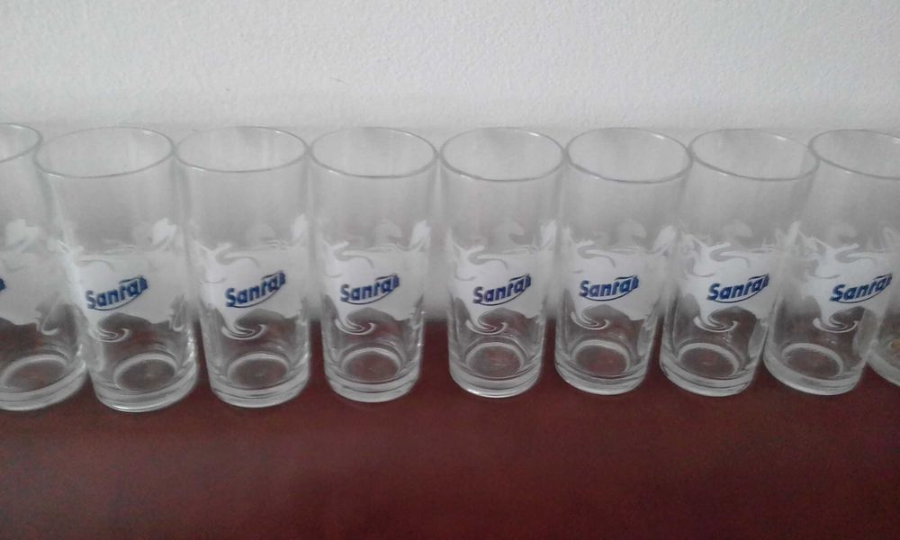 Copos de vidro sem uso