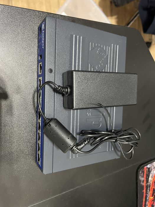 Juniper Firewall SRX100 + zasilacz
