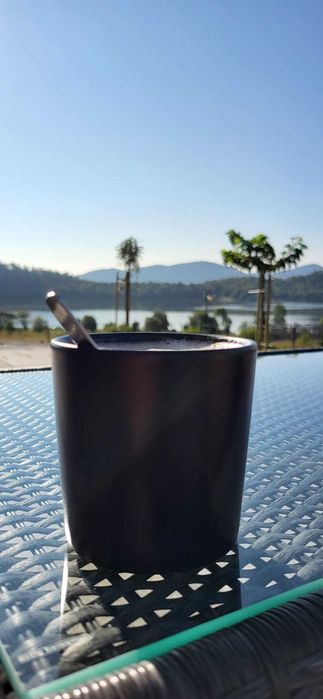 Domek w górach nad wodą