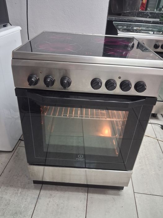 Fogão vitroceramico Indesit 60cm larg
