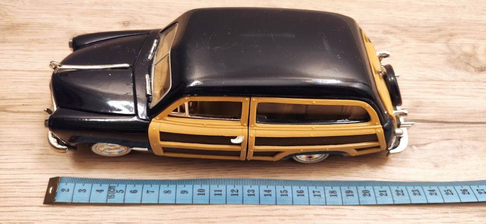 blaszana zabawka auto metalowy samochod autko Ford dlugosc 22cm