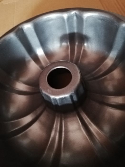 Assadeira E forma de pudim em metal   NOVAS l