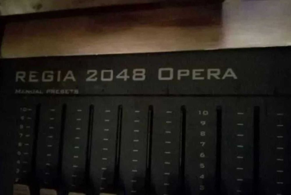 SGM REGIA 2048 OPERA - stół oświetleniowy kontroler sterownik DMX case
