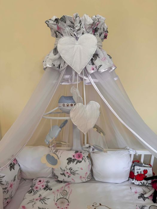 Sprzedam łóżeczko z wyposażeniem