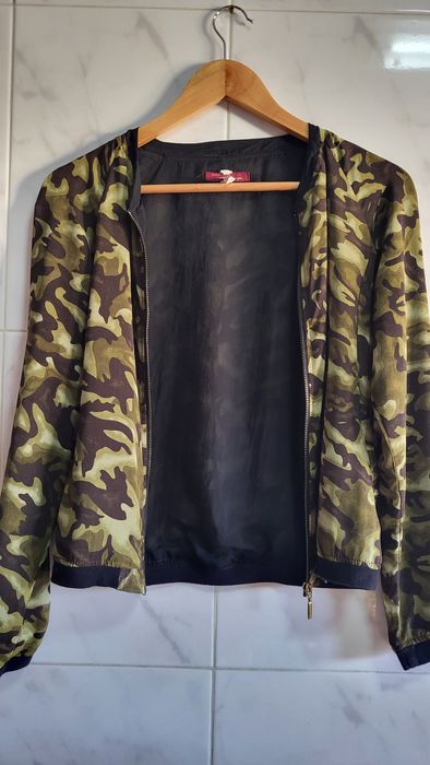 Casaco padrão militar da Bershka  -tam M