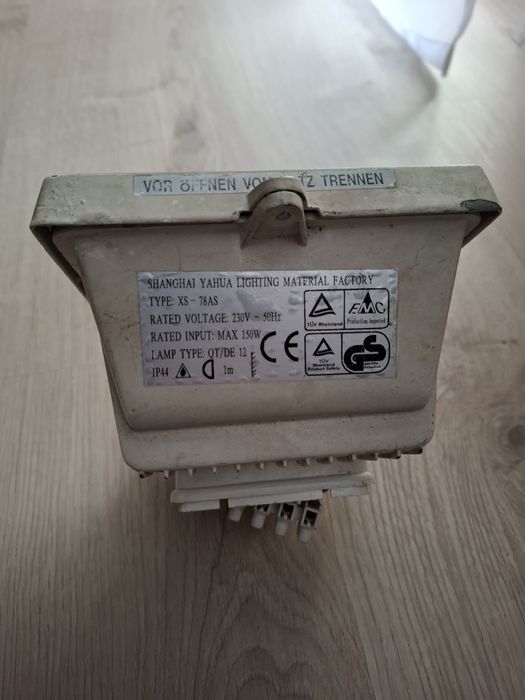 Lampa halogenowa z czujnikiem ruchu zmierzchu 150W 230V oprawa