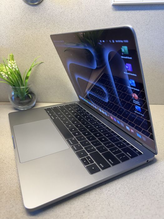Macbook Pro - i5 | 256GB | 8GB | Sonoma