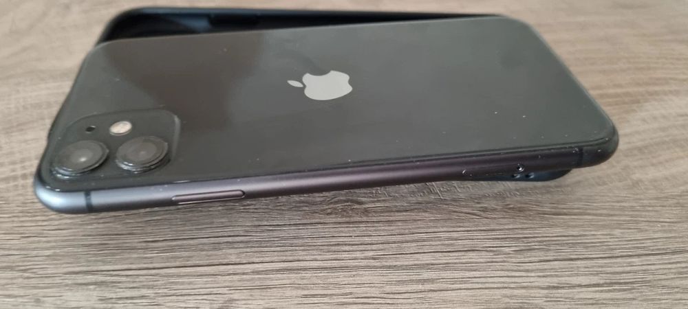 Czarny iPhone 11