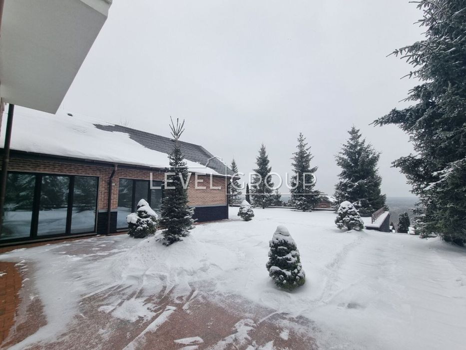 Лісники, статусний будинок в містечку, басейн, автономність