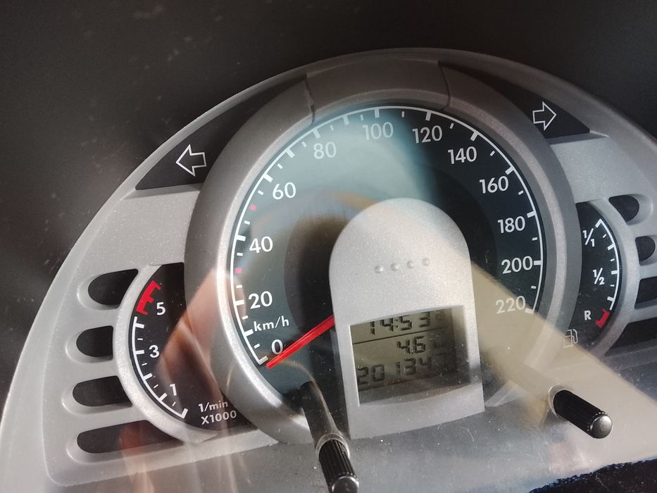 Vende-se carro comercial