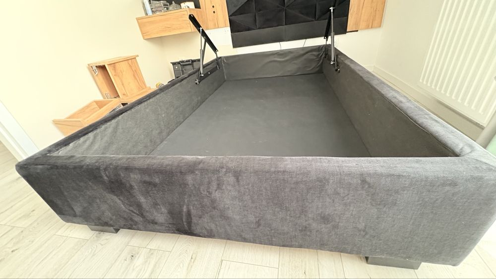 Łóżko tapicerowane czarne