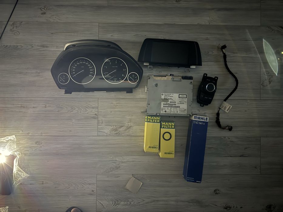 Оригинальный щиток прибора на F34 в идеале.