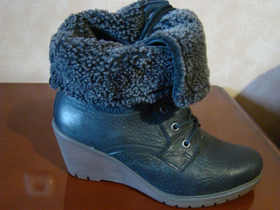 Продам ботинки жіночі зимові ECCO