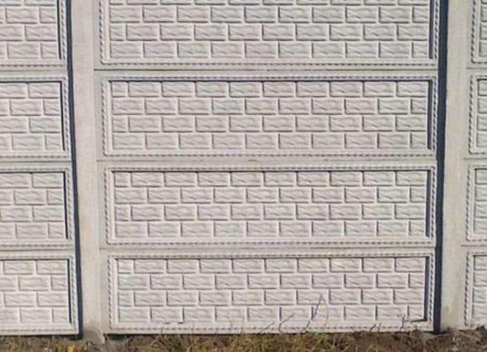 Залізобетонний забор, паркан. Огорожі. Ворота. Бетонні стовпи.