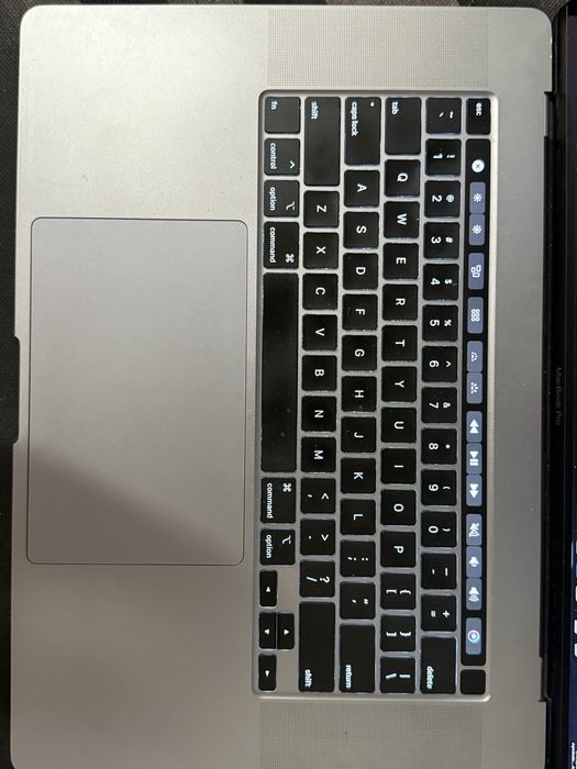Macbook pro i7 16gb ram 512 gb 16 cali 2019